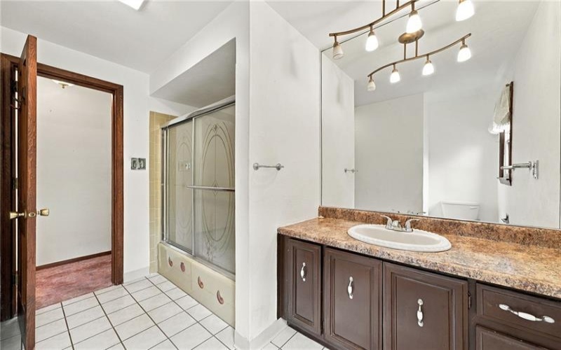 702 Woodside Dr, Jeannette, 15644, 3 Bedroom Bedrooms, 9 Room Rooms,1.1 BathroomBathrooms,Residential,For Sale,Woodside Dr,1771364