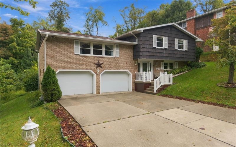 702 Woodside Dr, Jeannette, 15644, 3 Bedroom Bedrooms, 9 Room Rooms,1.1 BathroomBathrooms,Residential,For Sale,Woodside Dr,1771364