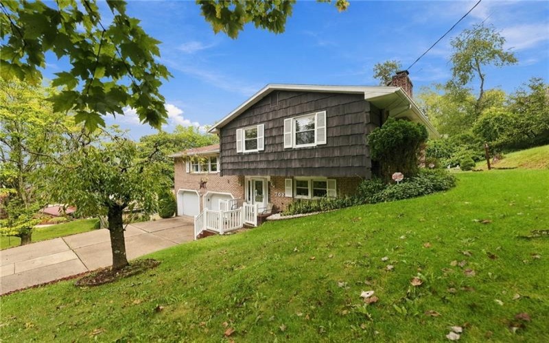 702 Woodside Dr, Jeannette, 15644, 3 Bedroom Bedrooms, 9 Room Rooms,1.1 BathroomBathrooms,Residential,For Sale,Woodside Dr,1771364