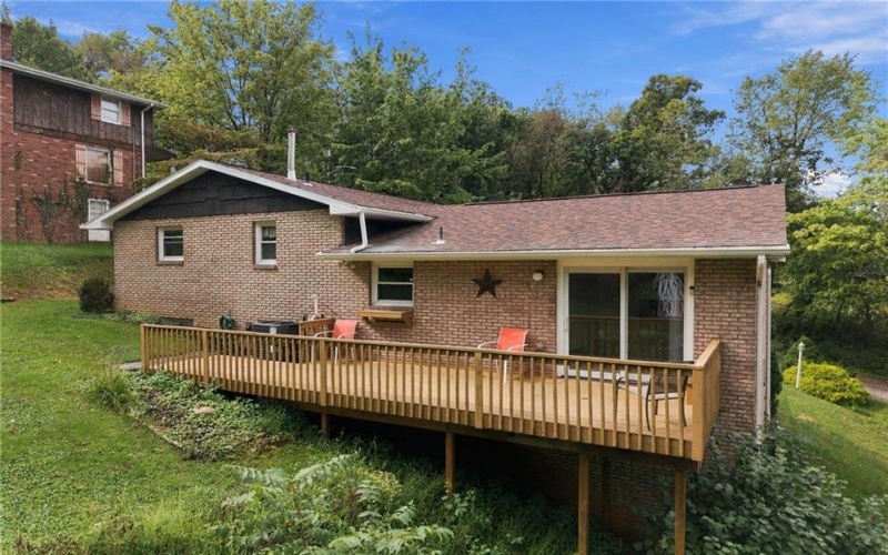 702 Woodside Dr, Jeannette, 15644, 3 Bedroom Bedrooms, 9 Room Rooms,1.1 BathroomBathrooms,Residential,For Sale,Woodside Dr,1771364