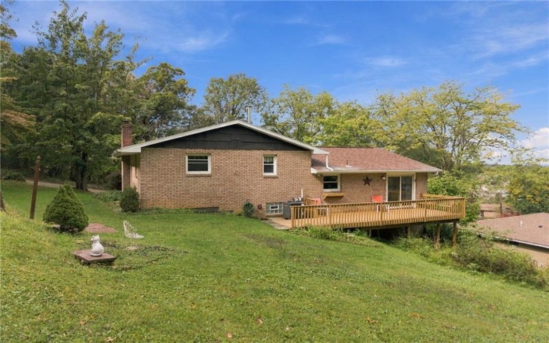702 Woodside Dr, Jeannette, 15644, 3 Bedroom Bedrooms, 9 Room Rooms,1.1 BathroomBathrooms,Residential,For Sale,Woodside Dr,1771364