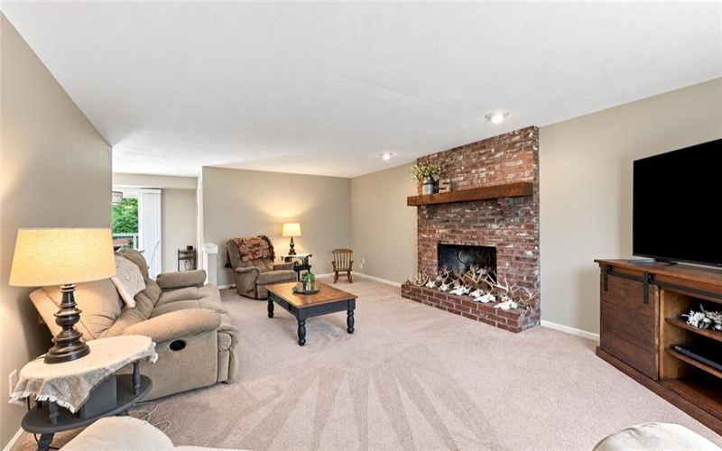 118 Mayberry Lane, Latrobe, 15650, 3 Bedroom Bedrooms, 8 Room Rooms,2.1 BathroomBathrooms,Residential,For Sale,Mayberry Lane,1773996