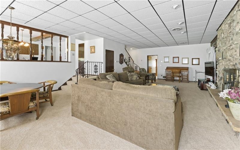 369 S Kings Creek Road, 15021, 15021, 4 Bedroom Bedrooms, 11 Room Rooms,3.1 BathroomBathrooms,Residential,For Sale,S Kings Creek Road,1773753