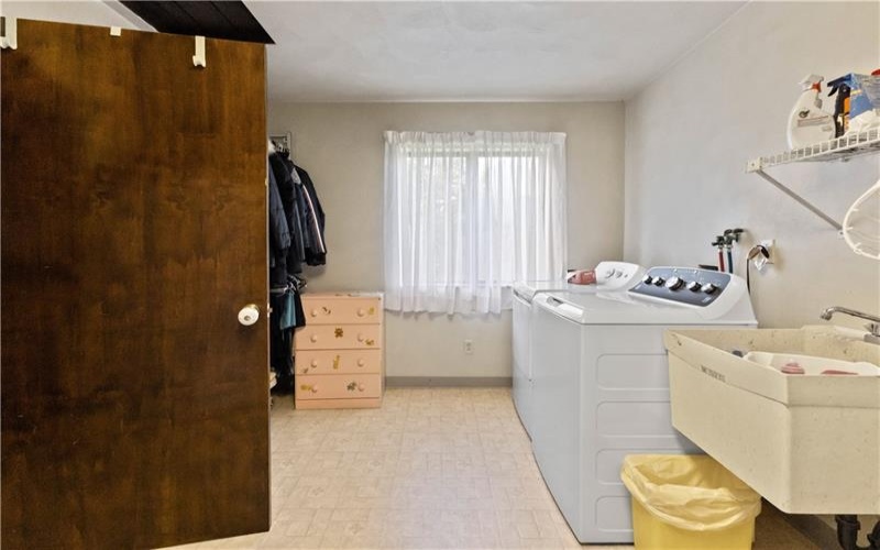 369 S Kings Creek Road, 15021, 15021, 4 Bedroom Bedrooms, 11 Room Rooms,3.1 BathroomBathrooms,Residential,For Sale,S Kings Creek Road,1773753