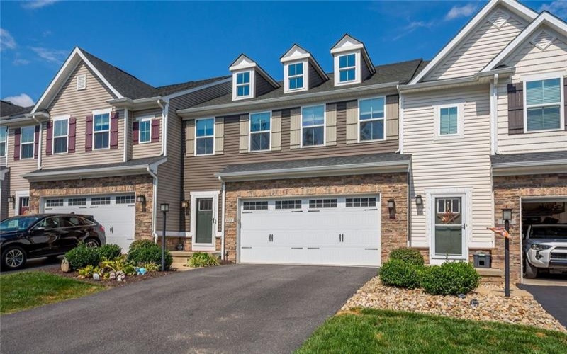 1435 Deer Creek Crossing Drive, Canonsburg, 15317, 3 Bedroom Bedrooms, 9 Room Rooms,3.1 BathroomBathrooms,Residential,For Sale,Deer Creek Crossing Drive,1774045