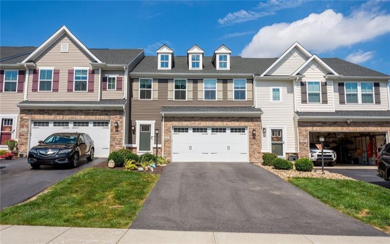 1435 Deer Creek Crossing Drive, Canonsburg, 15317, 3 Bedroom Bedrooms, 9 Room Rooms,3.1 BathroomBathrooms,Residential,For Sale,Deer Creek Crossing Drive,1774045