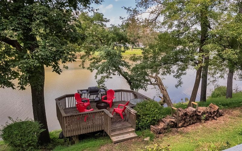 404 Waterside Drive, McMurray, 15317, 3 Bedroom Bedrooms, 10 Room Rooms,3.1 BathroomBathrooms,Residential,For Sale,Waterside Drive,1774151