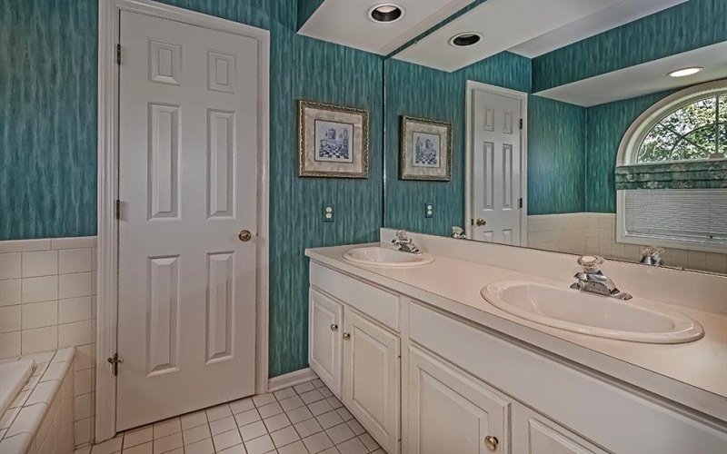 404 Waterside Drive, McMurray, 15317, 3 Bedroom Bedrooms, 10 Room Rooms,3.1 BathroomBathrooms,Residential,For Sale,Waterside Drive,1774151
