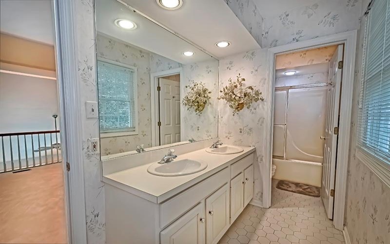404 Waterside Drive, McMurray, 15317, 3 Bedroom Bedrooms, 10 Room Rooms,3.1 BathroomBathrooms,Residential,For Sale,Waterside Drive,1774151