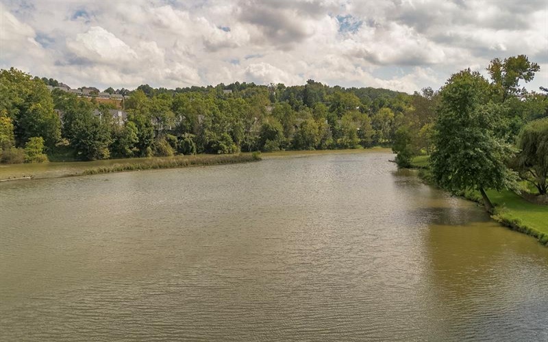 404 Waterside Drive, McMurray, 15317, 3 Bedroom Bedrooms, 10 Room Rooms,3.1 BathroomBathrooms,Residential,For Sale,Waterside Drive,1774151