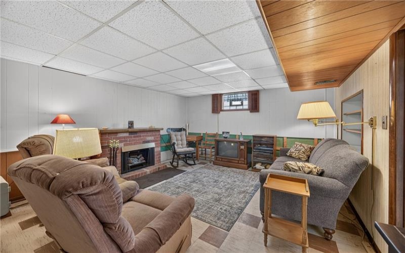 857 Pleasant Hills Dr, Washington, 15301, 3 Bedroom Bedrooms, 9 Room Rooms,2 BathroomBathrooms,Residential,For Sale,Pleasant Hills Dr,1774204