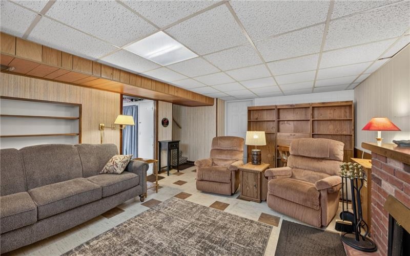 857 Pleasant Hills Dr, Washington, 15301, 3 Bedroom Bedrooms, 9 Room Rooms,2 BathroomBathrooms,Residential,For Sale,Pleasant Hills Dr,1774204