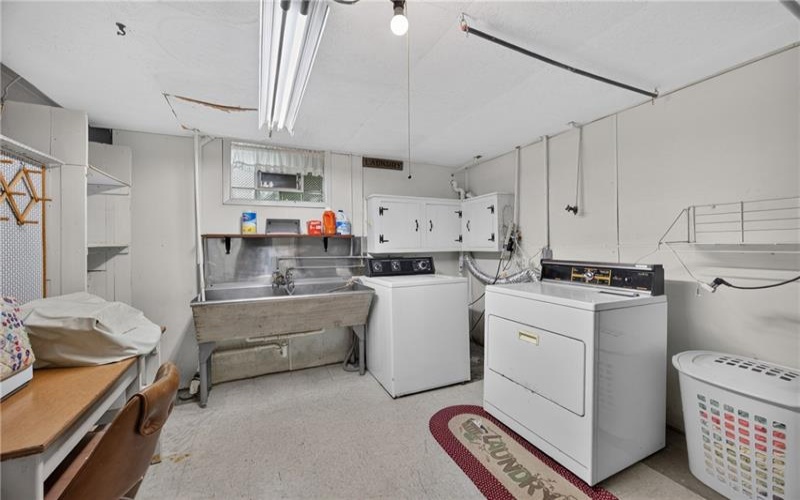 857 Pleasant Hills Dr, Washington, 15301, 3 Bedroom Bedrooms, 9 Room Rooms,2 BathroomBathrooms,Residential,For Sale,Pleasant Hills Dr,1774204