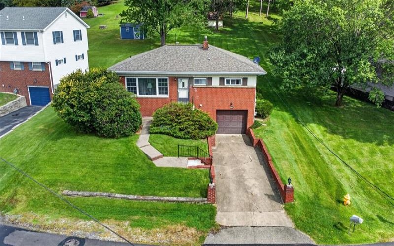 857 Pleasant Hills Dr, Washington, 15301, 3 Bedroom Bedrooms, 9 Room Rooms,2 BathroomBathrooms,Residential,For Sale,Pleasant Hills Dr,1774204