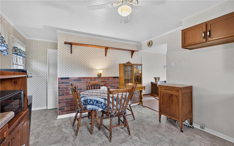 857 Pleasant Hills Dr, Washington, 15301, 3 Bedroom Bedrooms, 9 Room Rooms,2 BathroomBathrooms,Residential,For Sale,Pleasant Hills Dr,1774204
