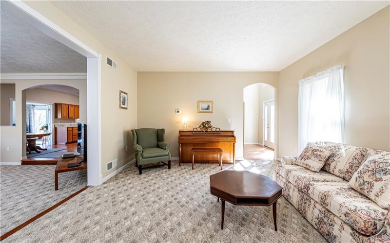 810 Stonebridge Drive, Greensburg, 15601, 4 Bedroom Bedrooms, 13 Room Rooms,4.1 BathroomBathrooms,Residential,For Sale,Stonebridge Drive,1774397