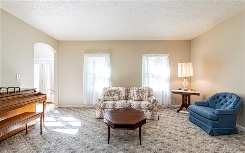 810 Stonebridge Drive, Greensburg, 15601, 4 Bedroom Bedrooms, 13 Room Rooms,4.1 BathroomBathrooms,Residential,For Sale,Stonebridge Drive,1774397