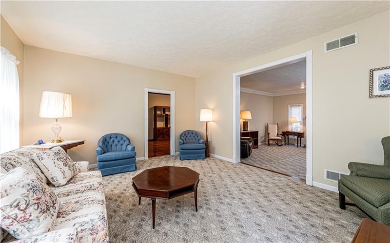 810 Stonebridge Drive, Greensburg, 15601, 4 Bedroom Bedrooms, 13 Room Rooms,4.1 BathroomBathrooms,Residential,For Sale,Stonebridge Drive,1774397