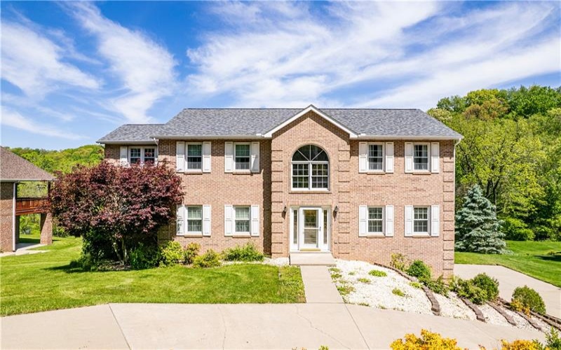 810 Stonebridge Drive, Greensburg, 15601, 4 Bedroom Bedrooms, 13 Room Rooms,4.1 BathroomBathrooms,Residential,For Sale,Stonebridge Drive,1774397