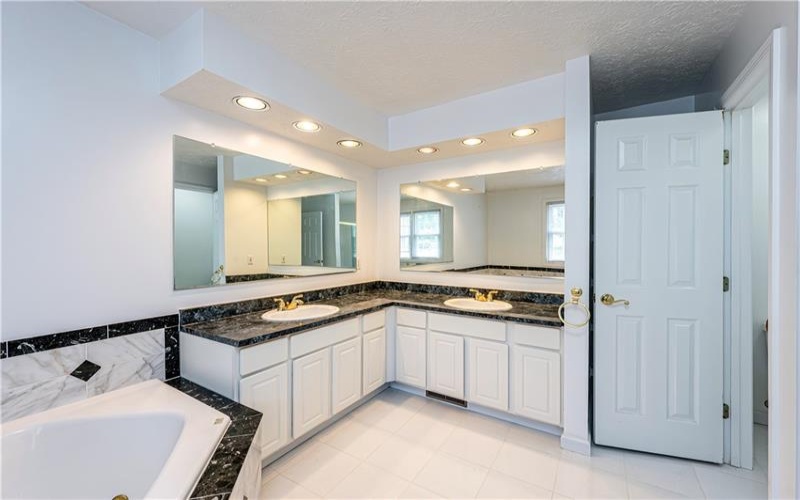 810 Stonebridge Drive, Greensburg, 15601, 4 Bedroom Bedrooms, 13 Room Rooms,4.1 BathroomBathrooms,Residential,For Sale,Stonebridge Drive,1774397