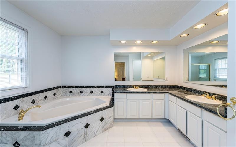 810 Stonebridge Drive, Greensburg, 15601, 4 Bedroom Bedrooms, 13 Room Rooms,4.1 BathroomBathrooms,Residential,For Sale,Stonebridge Drive,1774397