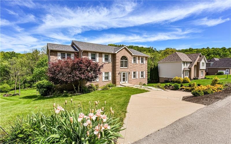 810 Stonebridge Drive, Greensburg, 15601, 4 Bedroom Bedrooms, 13 Room Rooms,4.1 BathroomBathrooms,Residential,For Sale,Stonebridge Drive,1774397