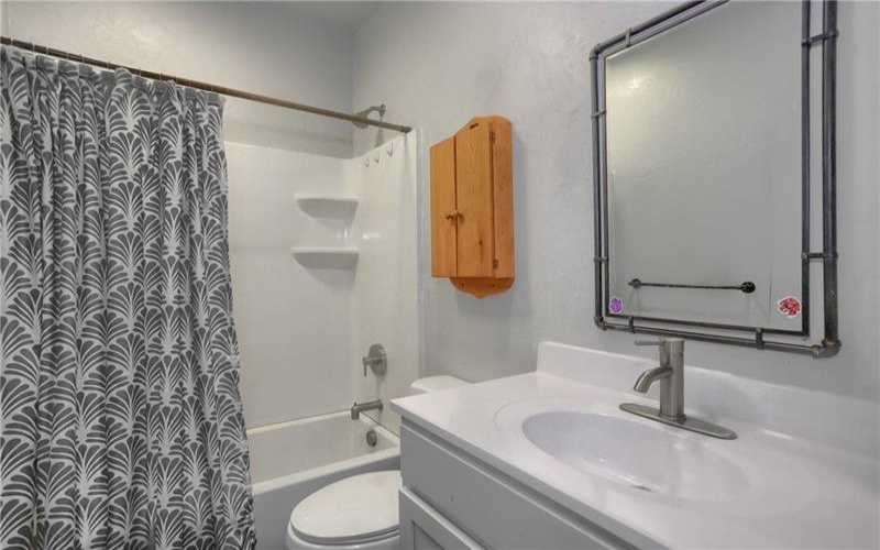 526 Fallowfield Ave, Charleroi, 15022, 1 Bedroom Bedrooms, ,1 BathroomBathrooms,Lease,For Rent,Fallowfield Ave,1774536