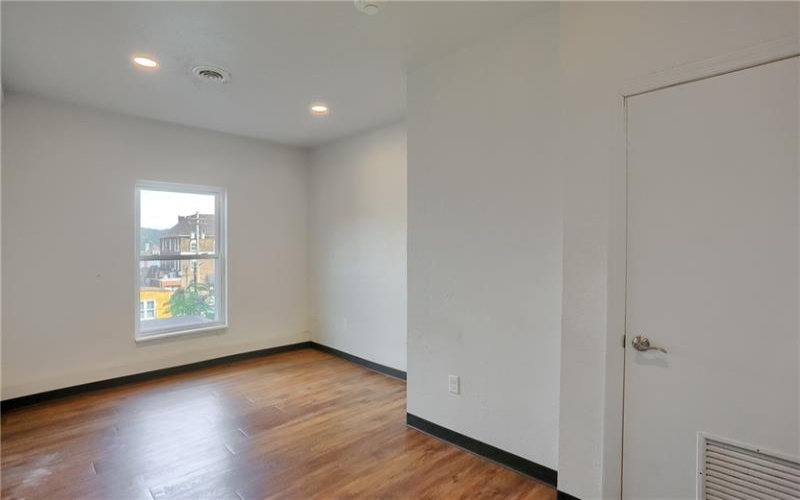 526 Fallowfield Ave, Charleroi, 15022, 1 Bedroom Bedrooms, ,1 BathroomBathrooms,Lease,For Rent,Fallowfield Ave,1774536