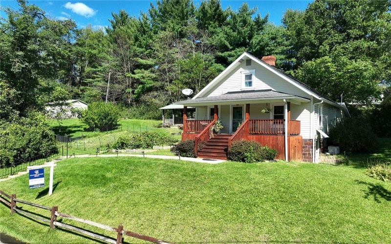 2 Vanceville Rd, Eighty Four, 15330, 3 Bedroom Bedrooms, 6 Room Rooms,2 BathroomBathrooms,Residential,For Sale,Vanceville Rd,1774480