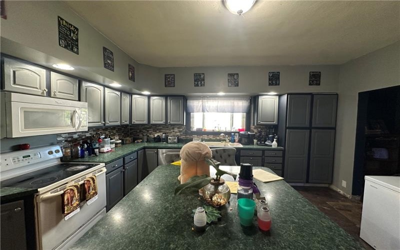917 Crest Avenue, Charleroi, 15022, 3 Bedroom Bedrooms, 10 Room Rooms,2 BathroomBathrooms,Residential,For Sale,Crest Avenue,1774793