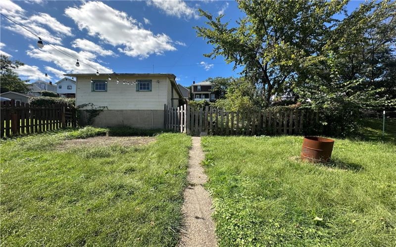 917 Crest Avenue, Charleroi, 15022, 3 Bedroom Bedrooms, 10 Room Rooms,2 BathroomBathrooms,Residential,For Sale,Crest Avenue,1774793