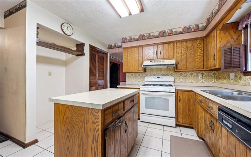 1315 Sycamore St, Connellsville, 15425, 4 Bedroom Bedrooms, 9 Room Rooms,2.1 BathroomBathrooms,Residential,For Sale,Sycamore St,1774873