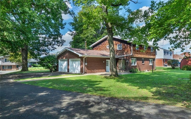 1315 Sycamore St, Connellsville, 15425, 4 Bedroom Bedrooms, 9 Room Rooms,2.1 BathroomBathrooms,Residential,For Sale,Sycamore St,1774873