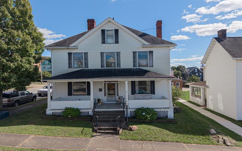 627 Weldon STREET, Latrobe, 15650, 4 Bedroom Bedrooms, 9 Room Rooms,2 BathroomBathrooms,Residential,For Sale,Weldon,1774956