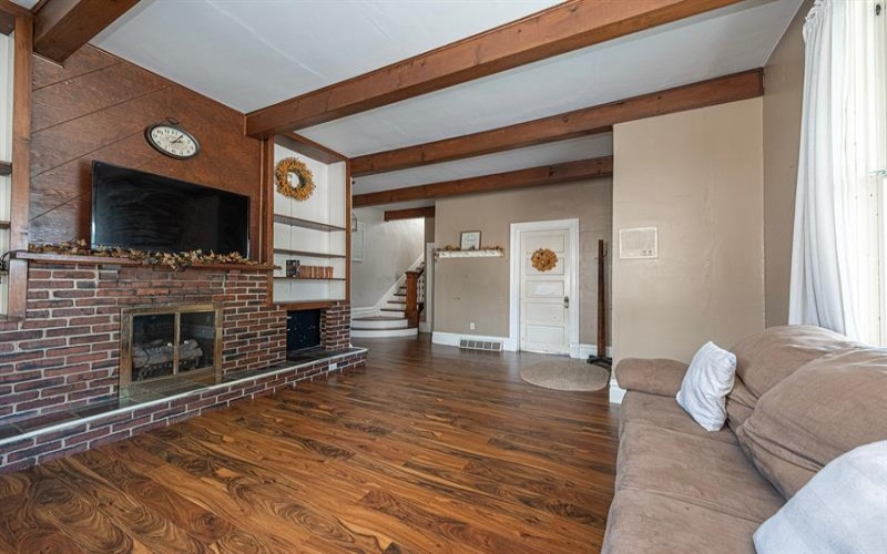 627 Weldon STREET, Latrobe, 15650, 4 Bedroom Bedrooms, 9 Room Rooms,2 BathroomBathrooms,Residential,For Sale,Weldon,1774956