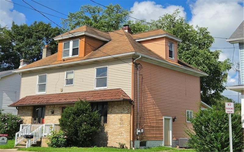 321 4th St, Derry, 15627, 4 Bedroom Bedrooms, 10 Room Rooms,1.1 BathroomBathrooms,Residential,For Sale,4th St,1769266