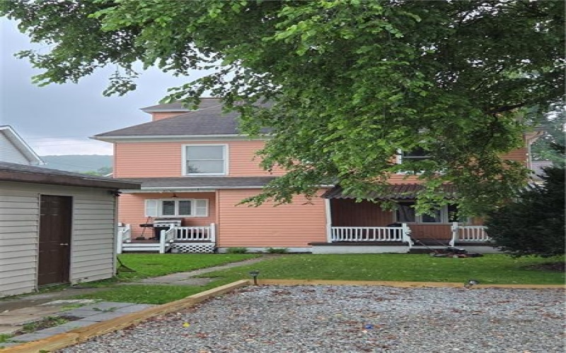 321 4th St, Derry, 15627, 4 Bedroom Bedrooms, 10 Room Rooms,1.1 BathroomBathrooms,Residential,For Sale,4th St,1769266