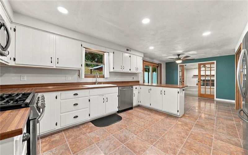 9 Northwood Rd, Greensburg, 15601, 4 Bedroom Bedrooms, ,2.1 BathroomBathrooms,Residential,For Sale,Northwood Rd,1774433