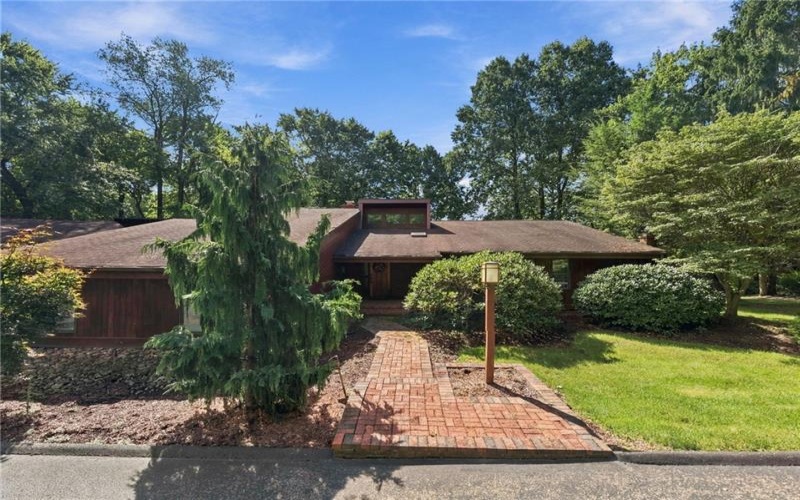 311 Lakewood Rd, Greensburg, 15601, 4 Bedroom Bedrooms, 12 Room Rooms,3.1 BathroomBathrooms,Residential,For Sale,Lakewood Rd,1774591
