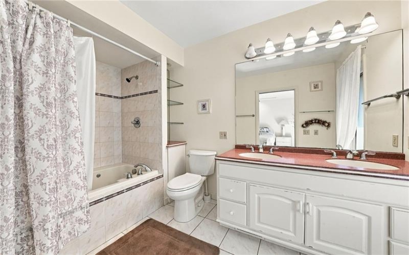 311 Lakewood Rd, Greensburg, 15601, 4 Bedroom Bedrooms, 12 Room Rooms,3.1 BathroomBathrooms,Residential,For Sale,Lakewood Rd,1774591