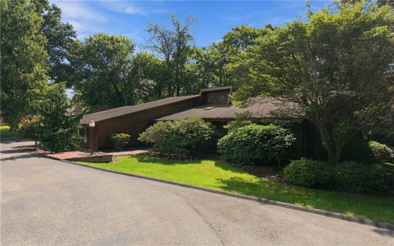 311 Lakewood Rd, Greensburg, 15601, 4 Bedroom Bedrooms, 12 Room Rooms,3.1 BathroomBathrooms,Residential,For Sale,Lakewood Rd,1774591