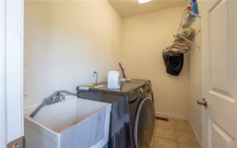 207 Kingsbrooke Dr, Greensburg, 15601, 4 Bedroom Bedrooms, ,2.1 BathroomBathrooms,Residential,For Sale,Kingsbrooke Dr,1774634