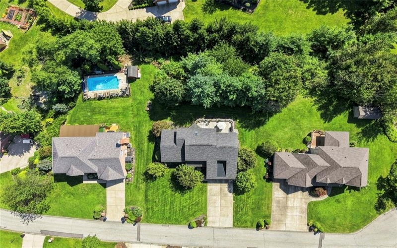 106 Sandlewood Dr, McDonald, 15057, 4 Bedroom Bedrooms, 11 Room Rooms,3 BathroomBathrooms,Residential,For Sale,Sandlewood Dr,1774983