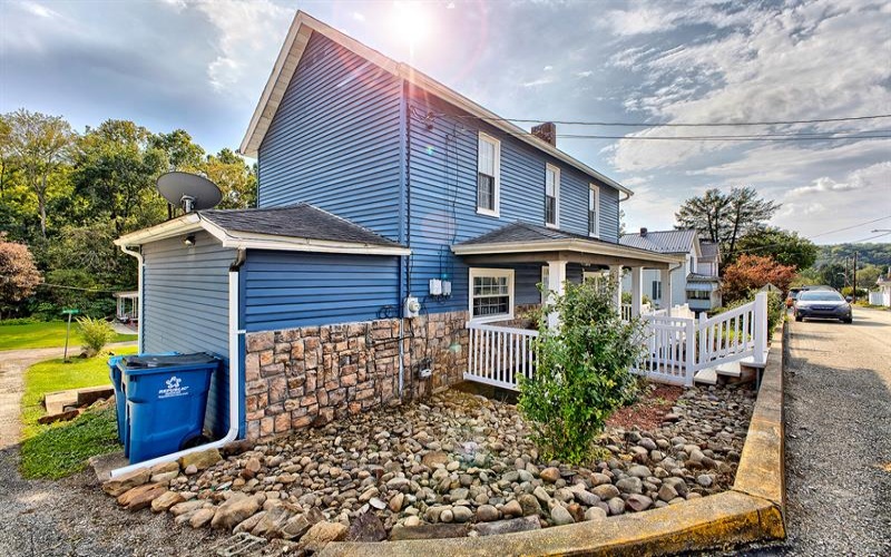 433 Bridge Street, Hunker, 15639, 2 Bedroom Bedrooms, 5 Room Rooms,1.1 BathroomBathrooms,Residential,For Sale,Bridge Street,1774989