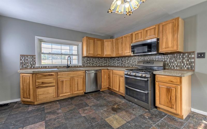 433 Bridge Street, Hunker, 15639, 2 Bedroom Bedrooms, 5 Room Rooms,1.1 BathroomBathrooms,Residential,For Sale,Bridge Street,1774989
