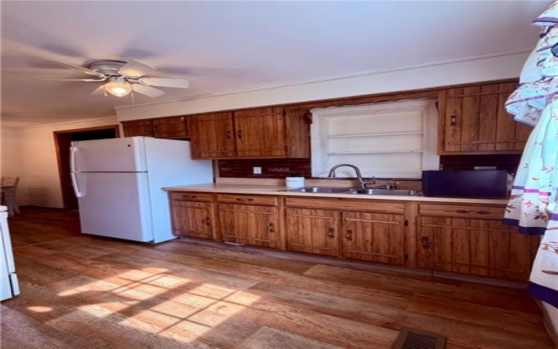 120 3rd Street, Rogersville, 15349, 6 Bedroom Bedrooms, 11 Room Rooms,2.1 BathroomBathrooms,Residential,For Sale,3rd Street,1770254