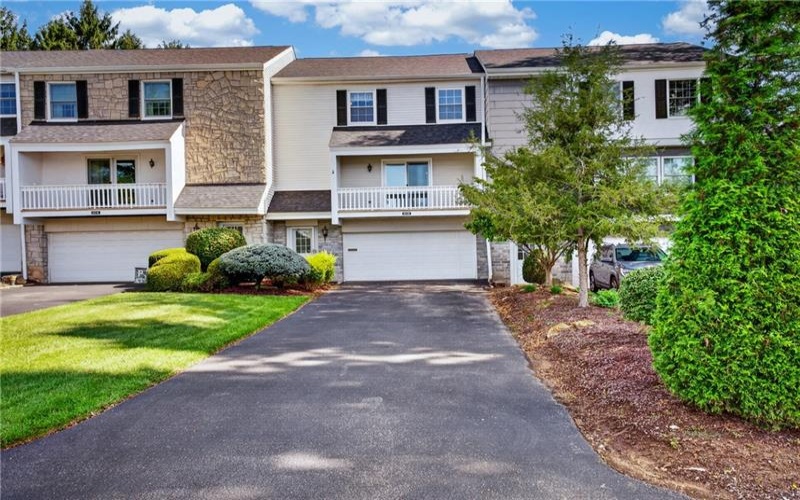 212 Roscommon Pl, Mcmurray, 15317, 3 Bedroom Bedrooms, 9 Room Rooms,2.1 BathroomBathrooms,Residential,For Sale,Roscommon Pl,1774390