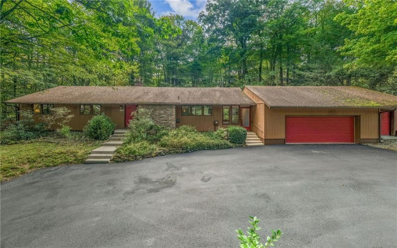 527 Imperial Road, Hidden Valley, 15502, 3 Bedroom Bedrooms, 11 Room Rooms,2.1 BathroomBathrooms,Residential,For Sale,Imperial Road,1774571