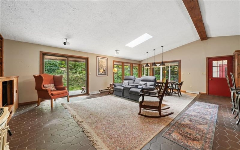 527 Imperial Road, Hidden Valley, 15502, 3 Bedroom Bedrooms, 11 Room Rooms,2.1 BathroomBathrooms,Residential,For Sale,Imperial Road,1774571