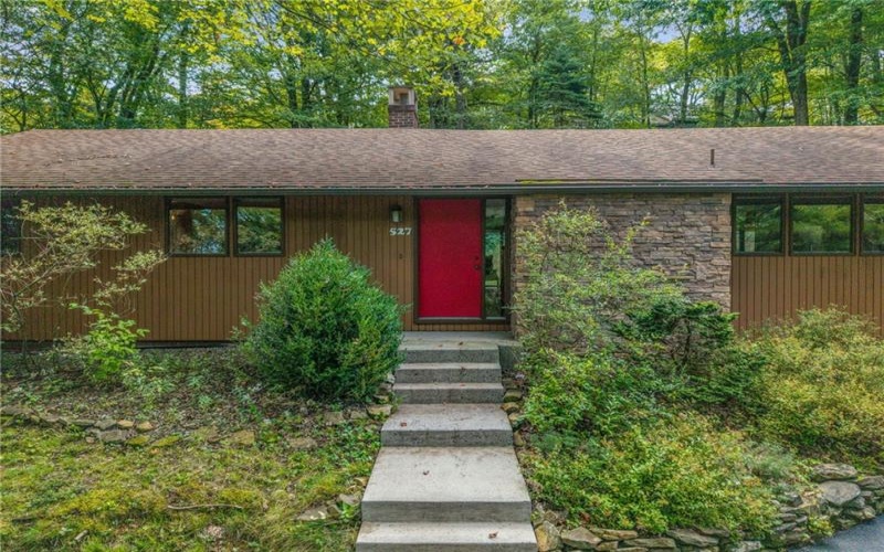 527 Imperial Road, Hidden Valley, 15502, 3 Bedroom Bedrooms, 11 Room Rooms,2.1 BathroomBathrooms,Residential,For Sale,Imperial Road,1774571